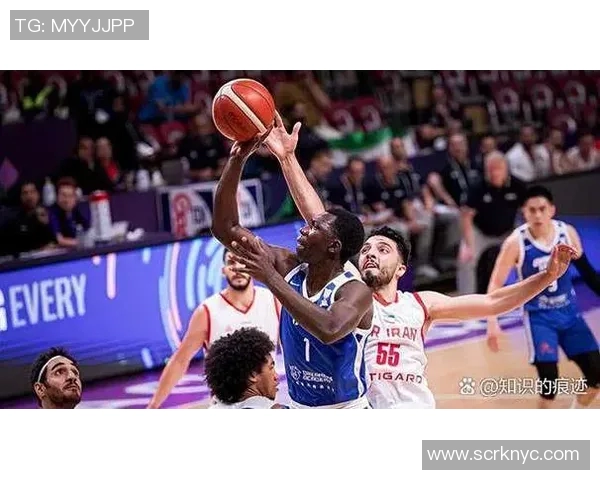 男篮澳大利亚与西班牙激战正酣谁将晋级下一轮比赛的巅峰对决