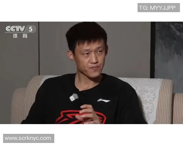 周鹏：从篮球场上的传奇到生活中的榜样，展现不屈精神与坚持信念的故事