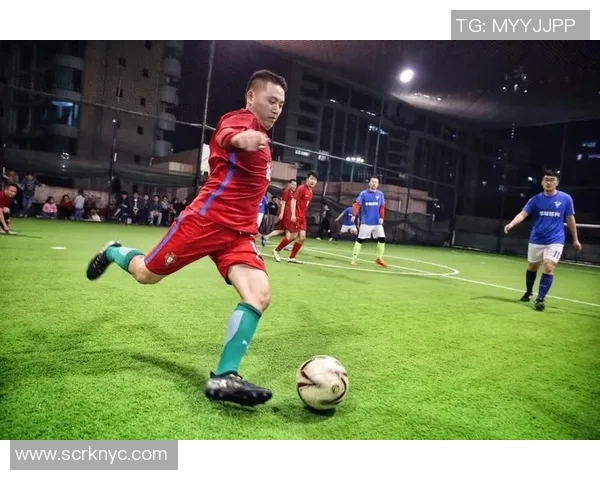 多哈杜海勒与塔什干的激烈对决展现足球魅力与团队精神 多哈杜海勒与塔什干的激烈对决展现足球魅力与团队精神